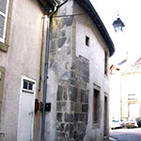 Les vestiges de la porte du grand cloître