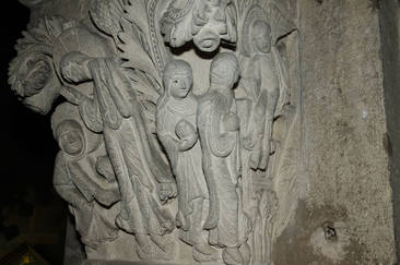 Chapiteau : apparition du Christ à Marie Madeleine, coté droit